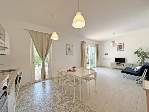 612 - Bellissimo appartamento trilocale nuovo a Marcelli, climatizzato con portico e ampio giardino