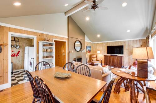 Highlands Vacation Rental in Mirror Lake in Highlands, USA