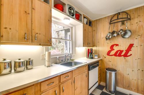 Highlands Vacation Rental in Mirror Lake in Highlands, USA