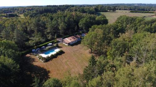 Domaine du grand roc-Gîte 2- Le Roitelet (Domaine du grand roc-Gite 2- Le Roitelet) in Saint-Saud-Lacoussiere