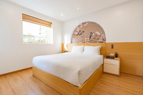 Studio Apartment image 8