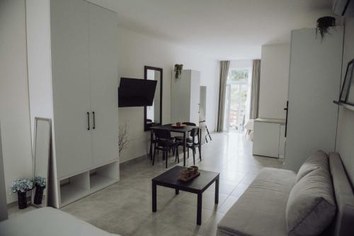 Seadmed, Studio apartment G13 in Djakovo