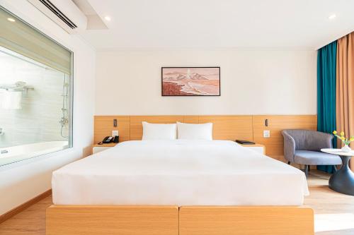 Deluxe Double or Twin Room with Ocean View image 3