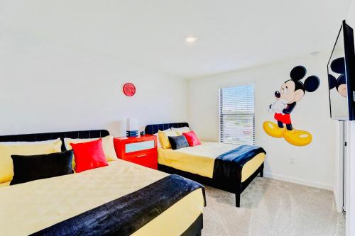 3MI to Disney-3BR Modern close to parks W Pool