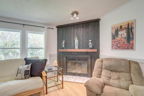 Secluded Fairview Vacation Rental with Views and Deck! in Fairview, USA