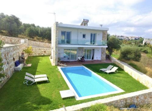 Remarkable Chania Villa, Villa Krillin, 4 Bedrooms, Spacious Private Garden, Private Pool, BBQ, Terma Theofani Vamvounaki