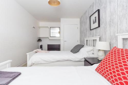 Spacious Central Family Apartment - main image