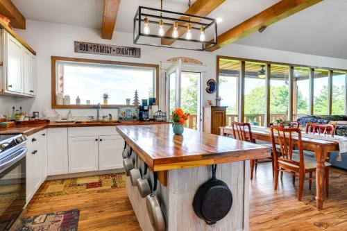 Quiet Chattanooga Home with Deck and Mountain Views! in Chattanooga, USA