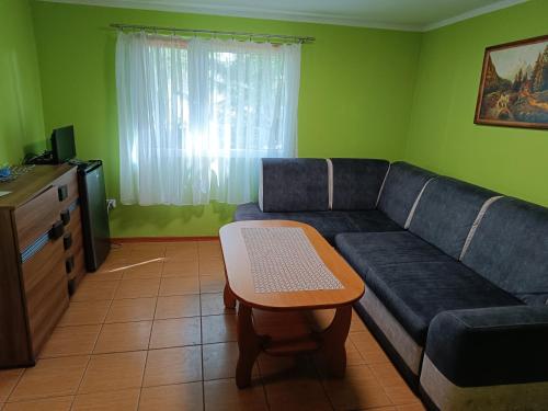 2 bedrooms, 8 beds