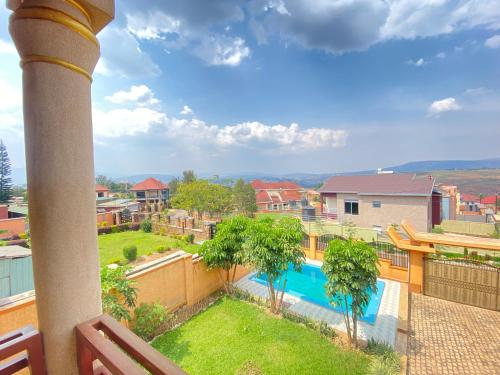 Luxurious very spacious 6 bedrooms villa with pool located in Gacuriro,close to simba center and a 12mins drive to downtown kigali