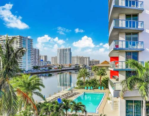 Top Floor Luxury Penthouse with Private Roof Deck in Hallandale Beach, USA