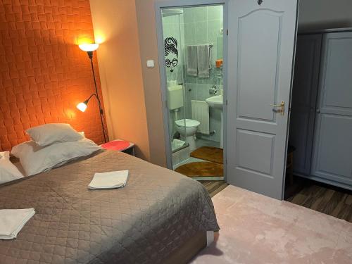 3 twin beds