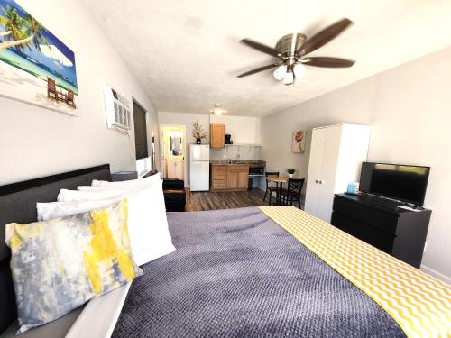 Johns Pass Beach Motel