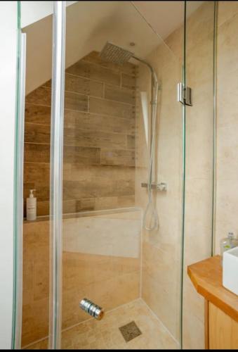 Bruser, Stans Place Self Catering Cottage in Malmesbury