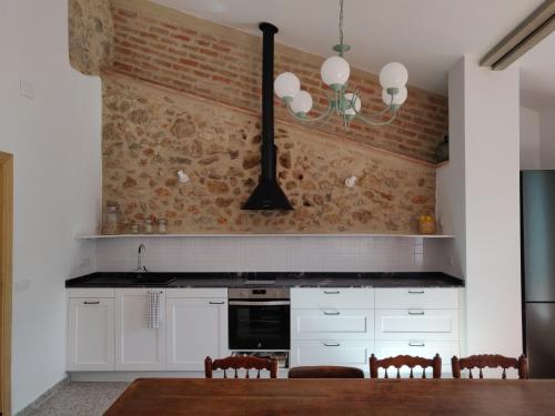 廚房, L'Almàssera - Chimenea y montaña para grupos en Aielo de Rugat (L'Almassera - Chimenea y montana para grupos en Aielo de Rugat) in 魯加特