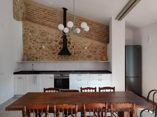 廚房, L'Almàssera - Chimenea y montaña para grupos en Aielo de Rugat (L'Almassera - Chimenea y montana para grupos en Aielo de Rugat) in 魯加特