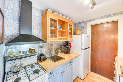 Charming Youngstown Retreat - 2 Mi to Downtown! in Youngstown, USA