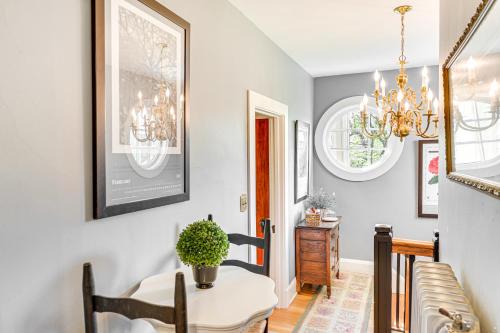 Charming Youngstown Retreat - 2 Mi to Downtown! in Youngstown, USA