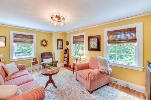 Charming Youngstown Retreat - 2 Mi to Downtown! in Youngstown, USA