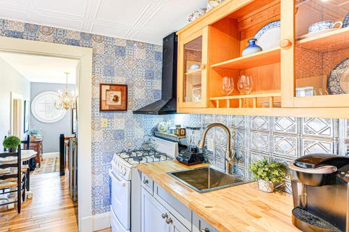 Charming Youngstown Retreat - 2 Mi to Downtown! in Youngstown, USA