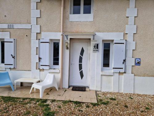 Bejárat, 07 - Joli studio tout equipe avec un lit double, vue sur jardin, parking privatif gratuit, grand fou in Razac Sur L'Isle