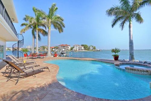 Ultimate Views at Dolphin Watch with Heated Pool!, St Petersburg