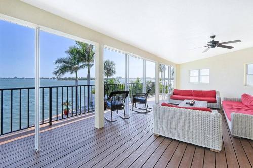 Ultimate Views at Dolphin Watch with Heated Pool! in Gulfport (FL)