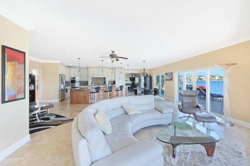 Ultimate Views at Dolphin Watch with Heated Pool! in Gulfport (FL)