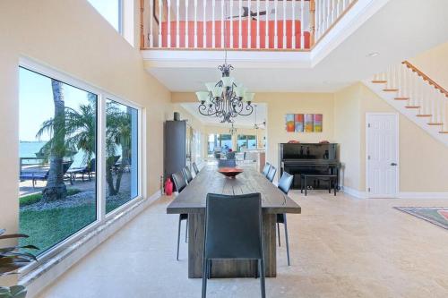 Ultimate Views at Dolphin Watch with Heated Pool! in Gulfport (FL)