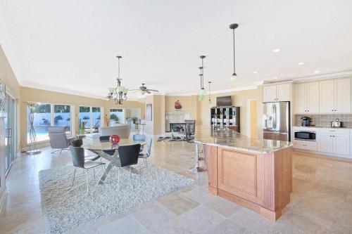 Ultimate Views at Dolphin Watch with Heated Pool! in Gulfport (FL)