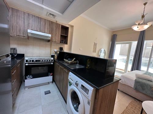 Serviced Studio Near Burj Khalifa, Dubai (Foto 3)