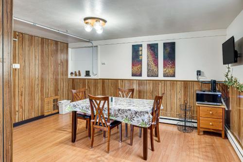 Pet-Friendly Rockford Home Near Skiing and Hiking! in Rockford, USA