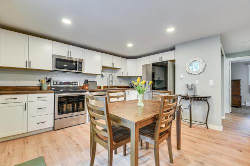 . Cozy Wooded Retreat Near Long Lake and Olympia