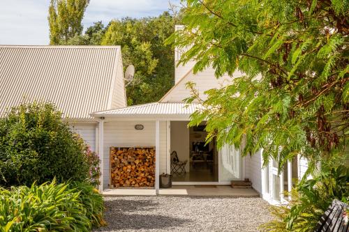 The House - The Lodge Te Horo