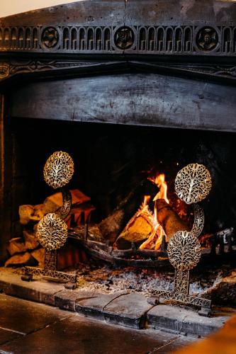 555304776 The Crown Inn