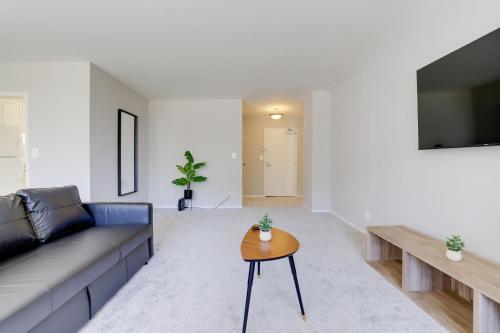 Style and Convenience Apartment at Crystal City in Arlington, USA
