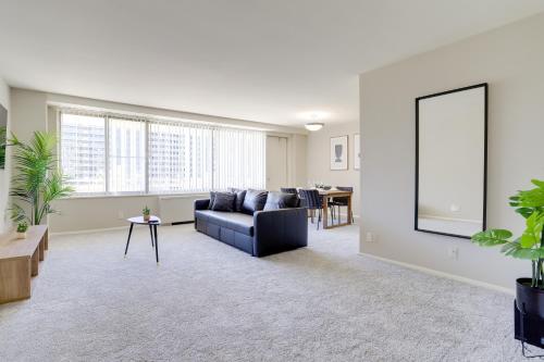 Style and Convenience Apartment at Crystal City in Arlington, USA