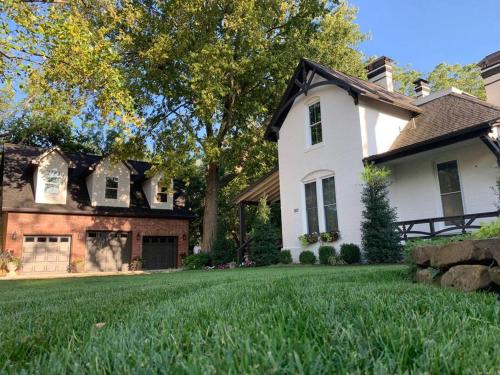 Carriage House on Historic Bentonville Square