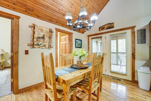 Branson West Family Cabin Near PGA Golf Course!