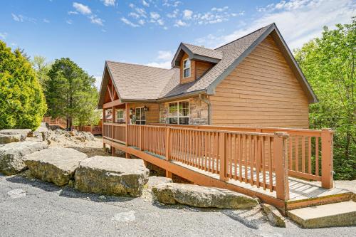 Branson West Family Cabin Near PGA Golf Course!