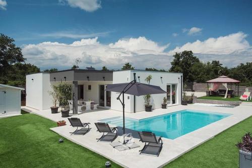 Villa Francesca with private heated pool