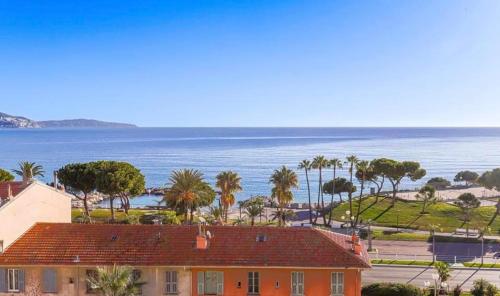 Cote d’Azur Charm, Studio Apartment with panoramic seaview in Nice - Tap to explore photos