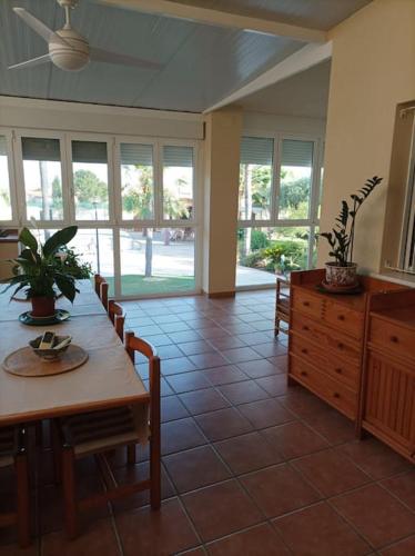 設施, chalet & piscina-jardín-barbacoa (chalet & piscina-jardin-barbacoa) in 阿爾尤瑟