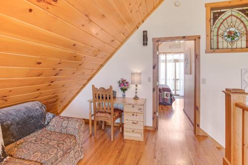 Mountaintop Chalet- 15 Min to Snowshoe Resort - image 4