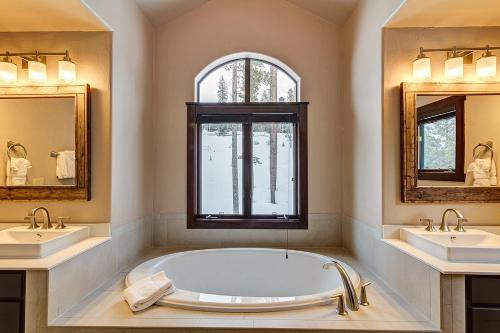 Twilight Lookout by Great Western Lodging in Breckenridge, USA