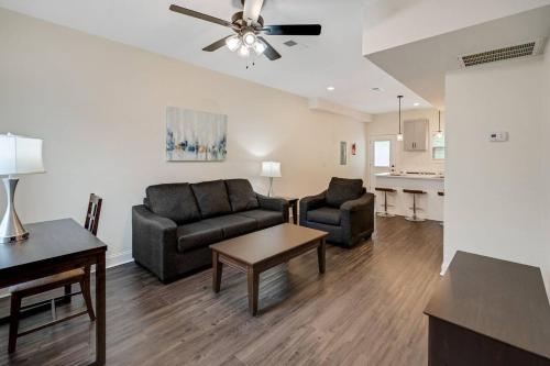 Alto P5 Spectacular 2bd25bth Unit in Clarksville, USA