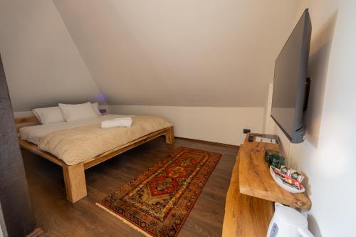 1 king bed, 2 twin beds