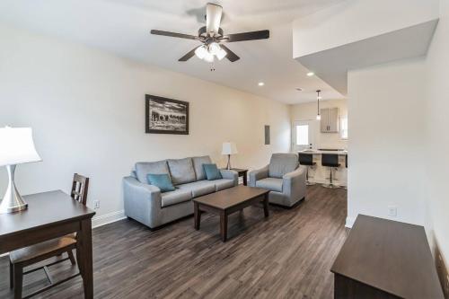 Altog2 Immense Unit 2bd 25 Bth in Clarksville, USA