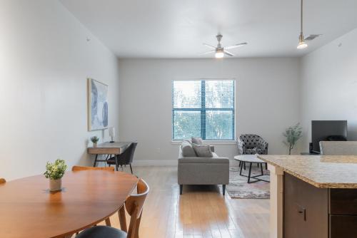 Cs 2428 Modern Suite, Pool, Gym, Parking in Dallas, USA