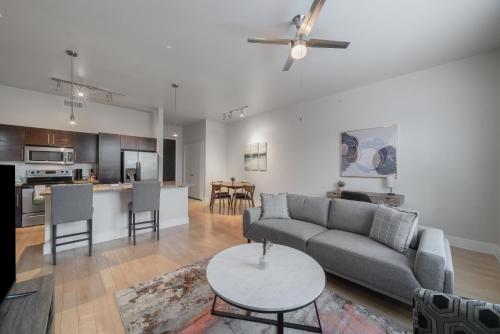Cs 2428 Modern Suite, Pool, Gym, Parking in Dallas, USA